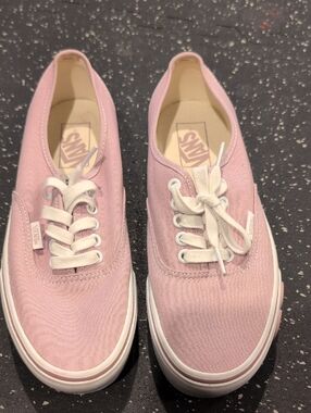 Vans Lavender With Floral Accent Canvas Low-Top Platform Sneakers. Women's 9